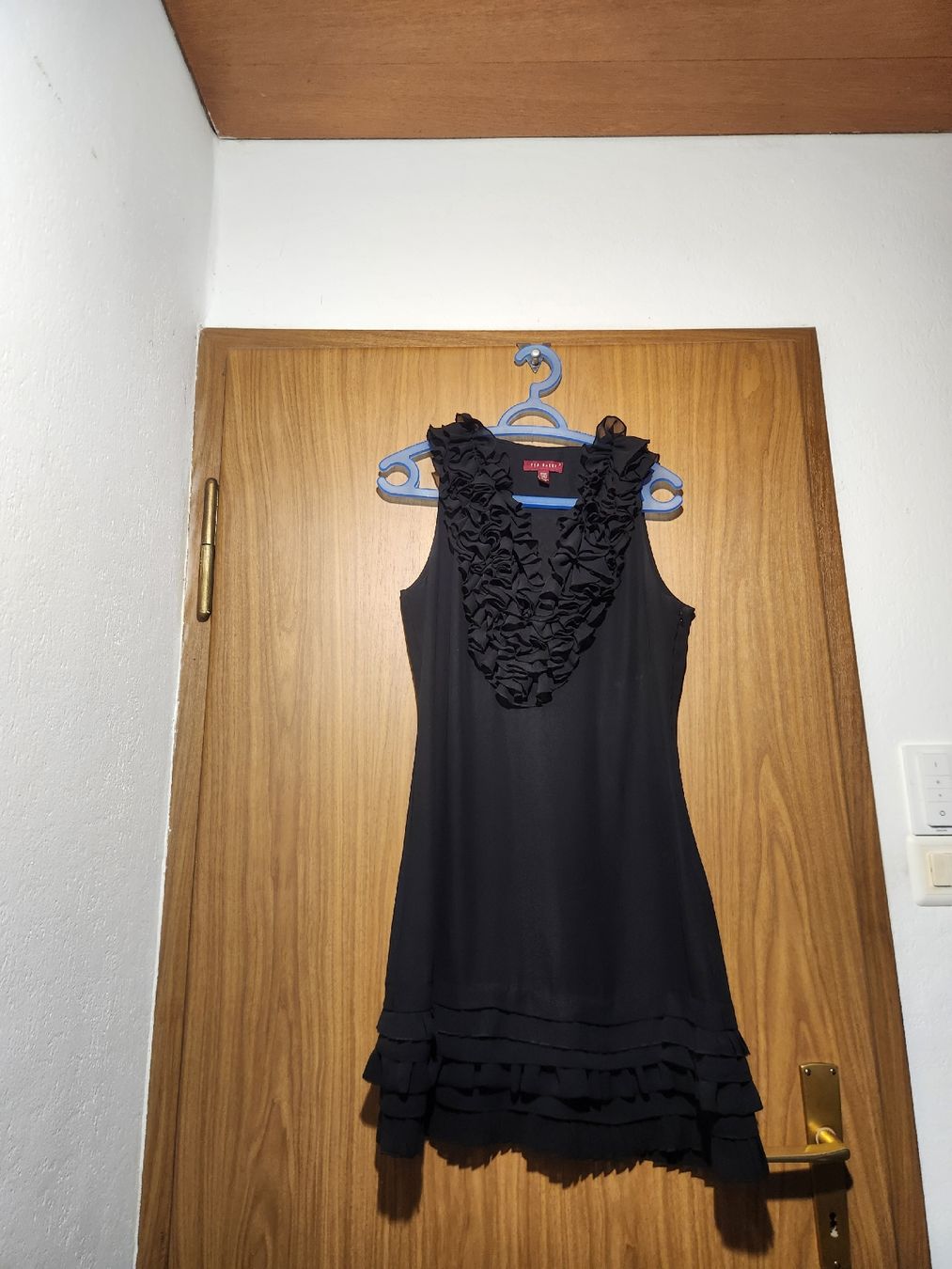 Ted Baker Kleider: Robe noire Ted Baker, taille 2, été/printemps. Volants. – Gebraucht aus Niedergösgen von Eva2410 1