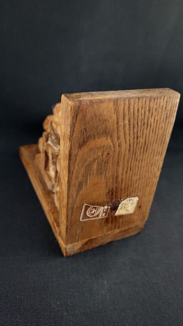 Statuette: Bücher-Stütze LESENDER MANN aus Holz – Usato da Basel venduto da spinne02 7