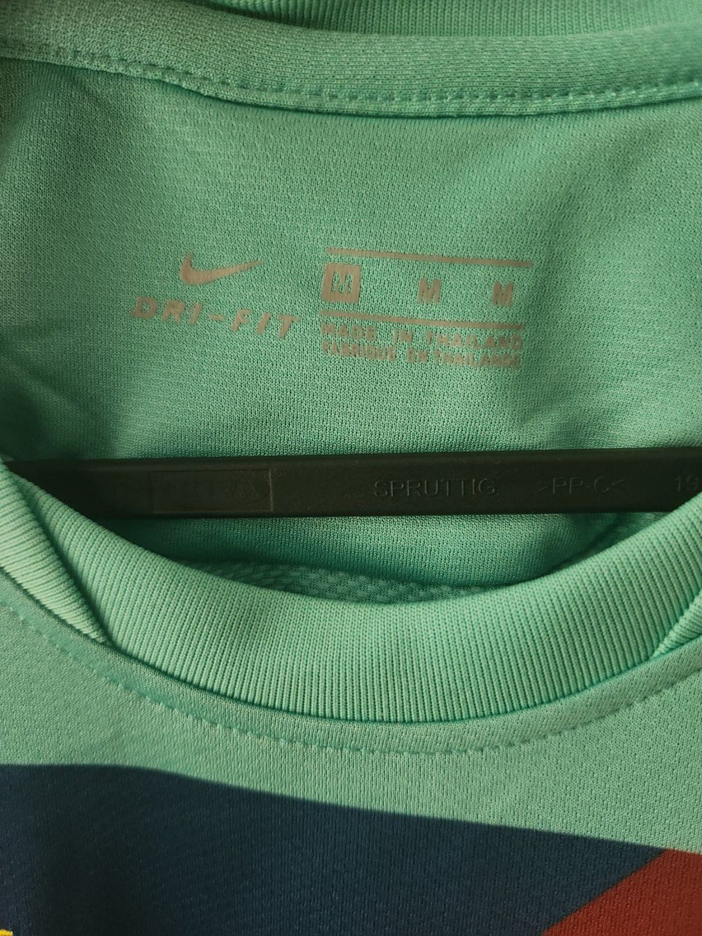 FC Barcelona Leibchen & Hosen: FC Barcelona Trikot Nike Grösse M  replica – Gebraucht aus Ennetbaden von ale_syz8 2