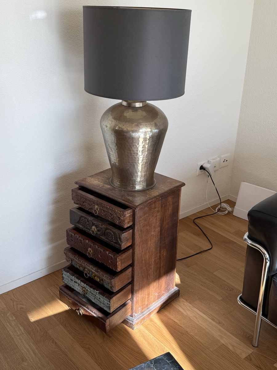 Lampade: Designer-Tischlampe mit massivem Holzschrank – Usato da Küsnacht ZH venduto da mit_ps82 1