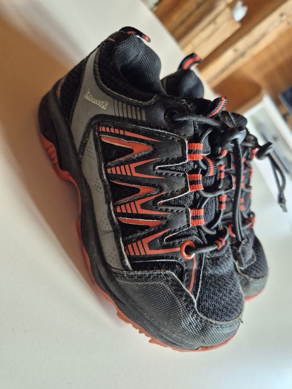 Scarpe per ragazzi: Trekkingschuhe Kinder 27 – Usato da Wynigen venduto da La_Talpa