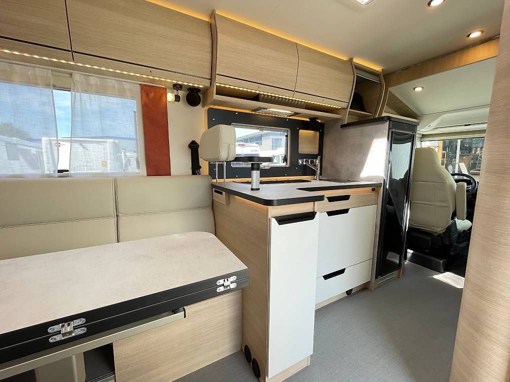 Camping Fahrzeuge: Rapido SERIE 8F 854 F – Gebraucht aus Langenthal von Reisemobil01 5