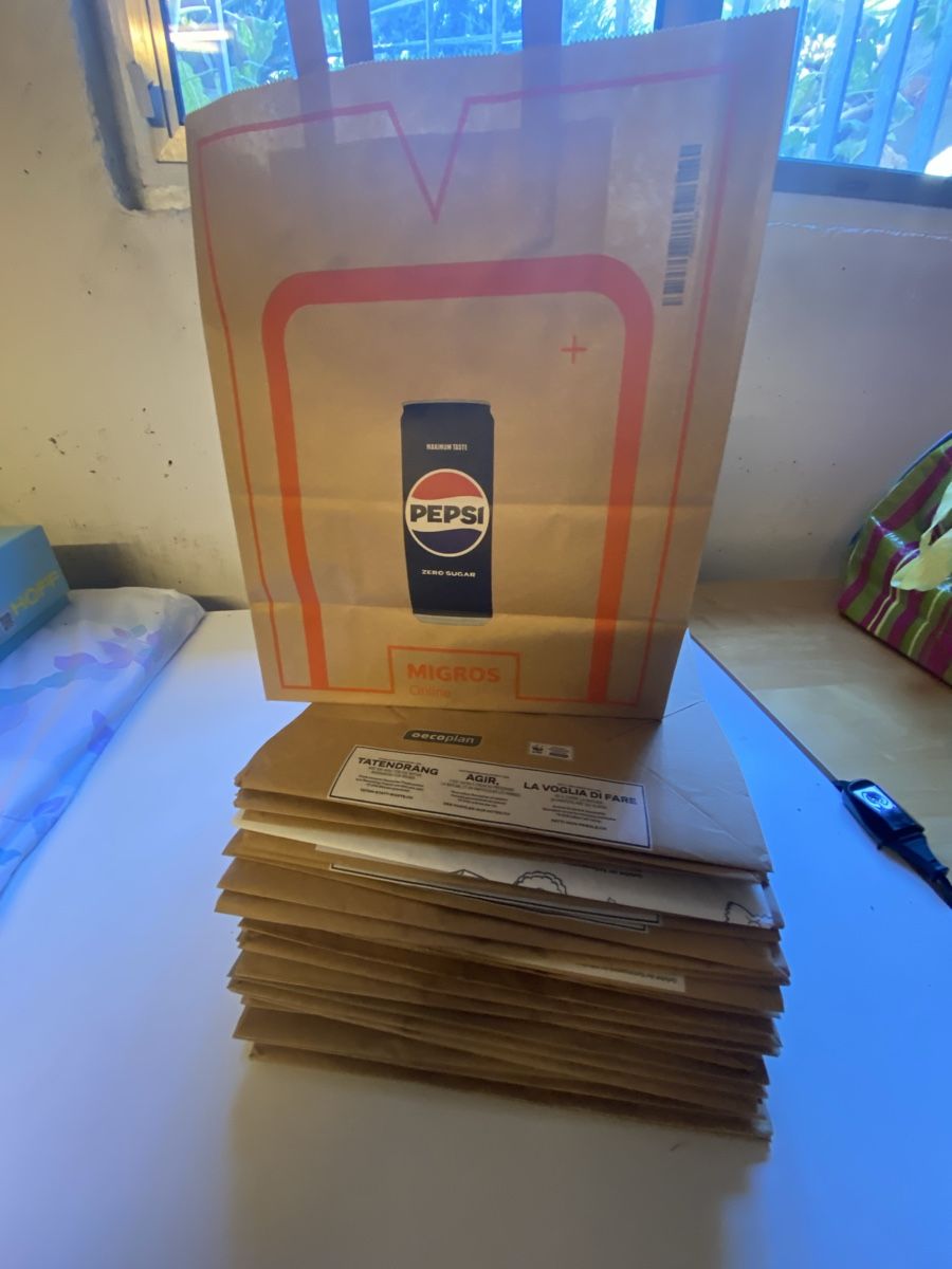 Coop Taschen: 38 Papiersecke von Coop & Migr – Gebraucht aus Herzogenbuchsee von ameise02