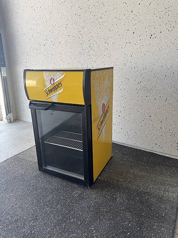 Réfrigérateurs: Schwepps Kühlschrank mit Glastüre  – D'occasion à Wynau par Lorent_Be