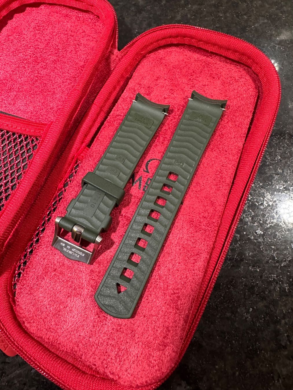 Omega Armbänder & -reifen: Omega Seamaster Diver 300m Kautschukband – Gebraucht aus Hunzenschwil von Robin6295 1