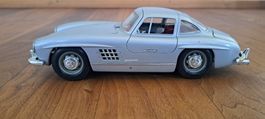 Modellauto Mercedes Benz 1:18 300 SL Metall