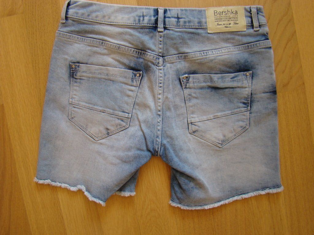 Bershka Jeans: Bershka, short en jeans – Nuovo e nell'imballaggio originale da Lussery-Villars venduto da pousinete02 1