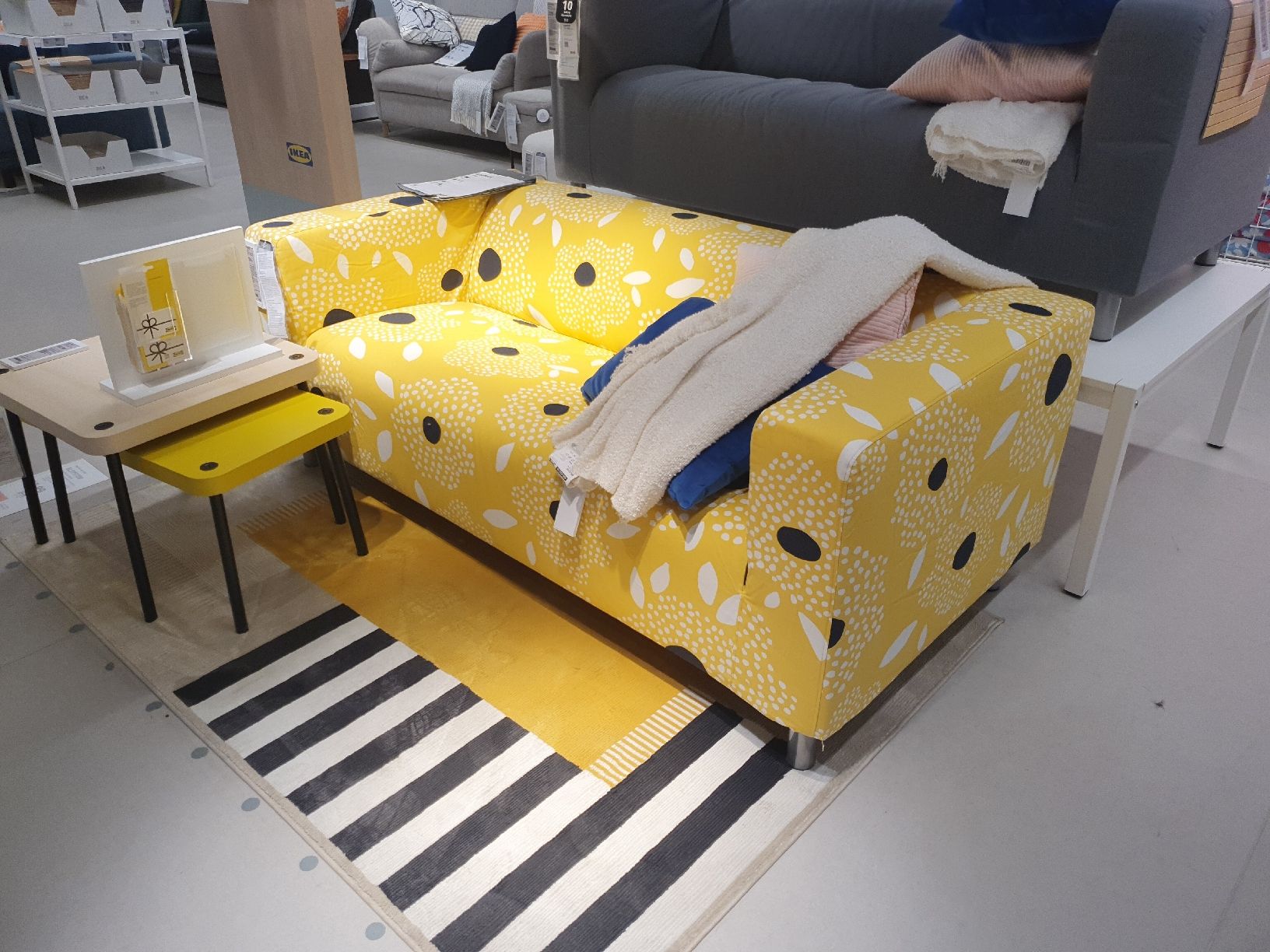 Ikea Divani: IKEA KLIPPAN Sofa (180 cm, weiss) – Usato da Uster venduto da Shadowknight 4