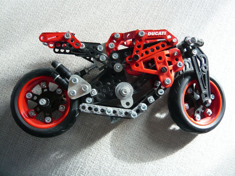 Moto Ducati de Meccano