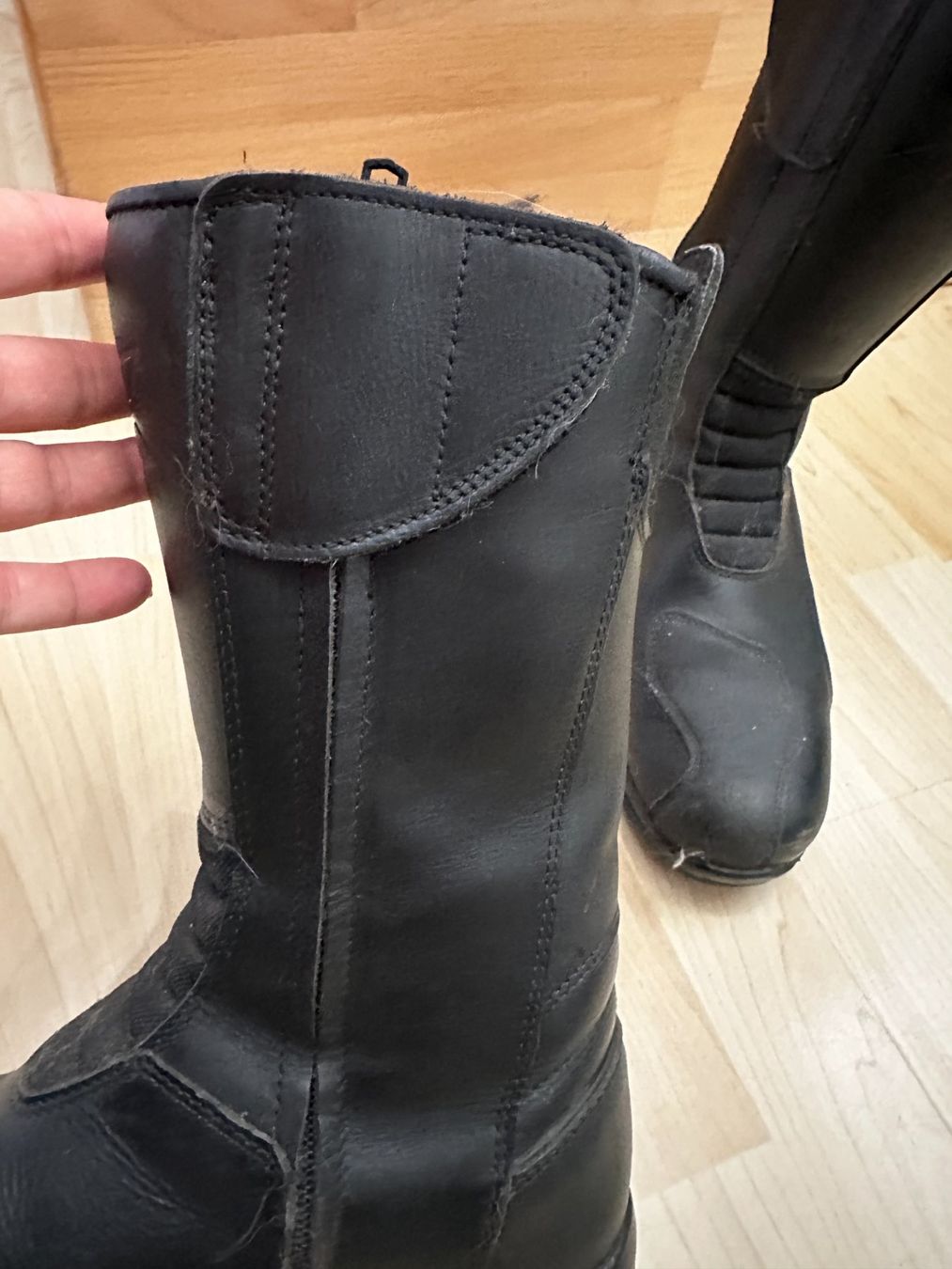 Scarpe da uomo: Motorradstiefel schwarz Grösse 38 gebraucht – Usato da Oberdiessbach venduto da clevereinkaufen 1