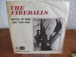 THE FIREBALLS - BOTTLE OF WINE