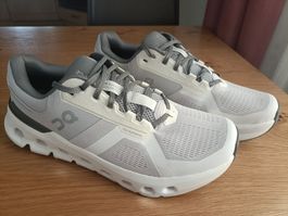On Running Cloudrunner Laufschuhe Herren Gr. 44 Neuwertig