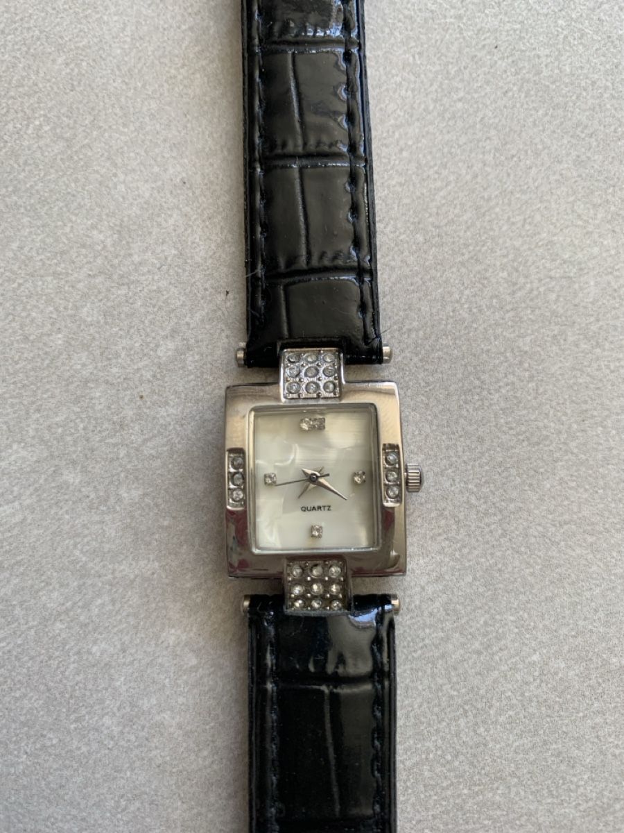 Bracciali & Braccialetti: Neue Elegante Damenuhr mit Strass – Nuovo e nell'imballaggio originale da Zuzwil SG venduto da Ibohaus 1