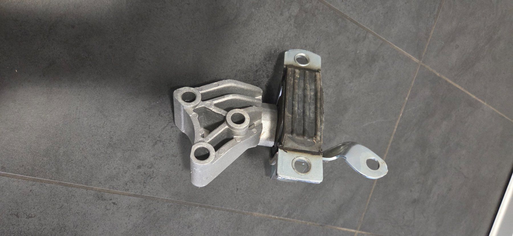 Lancia Tutti pezzi di ricambio auto: Support moteur Lancia Musa – Usato da Erlach venduto da roberto910 3