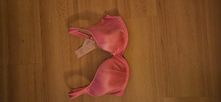 Lot soutien gorge neuf ou comme neuf (DR)