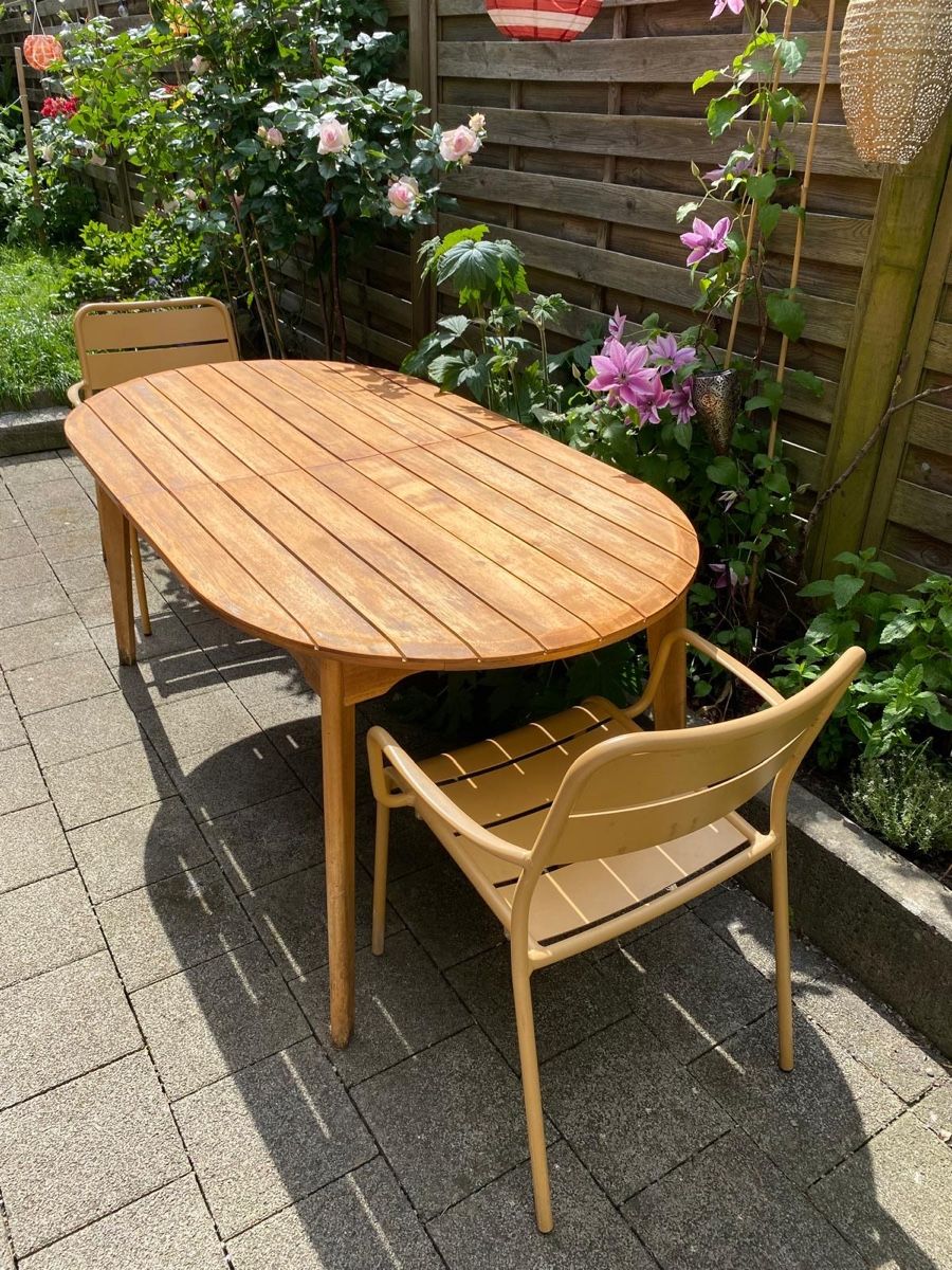 Tische: Gartentisch aus Holz – Gebraucht aus St. Gallen von Kollision 2