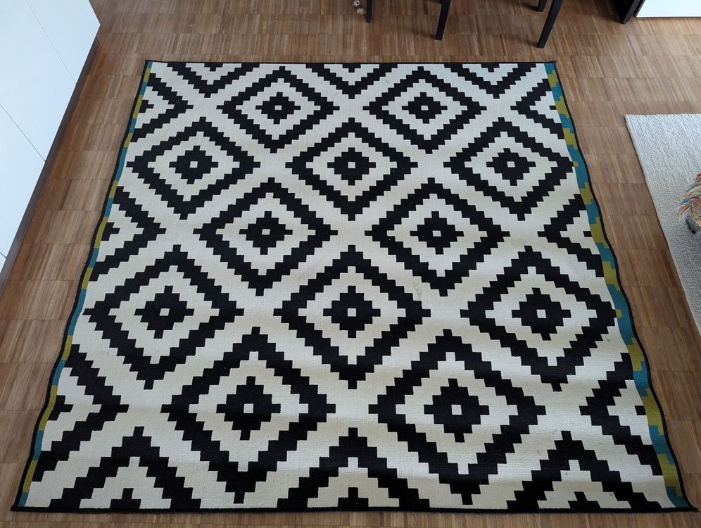 Ikea Tappeti: Stylish Black & White Rug LAPPLJUNG – Usato da Tuggen venduto da Tantas