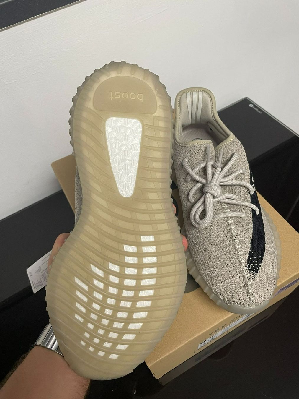 Adidas Scarpe da uomo: Adidas Yeezy Boost 350 v2 "Slate" US9/EU42 2/3 – Nuovo e nell'imballaggio originale da Lugano venduto da pandux24 3