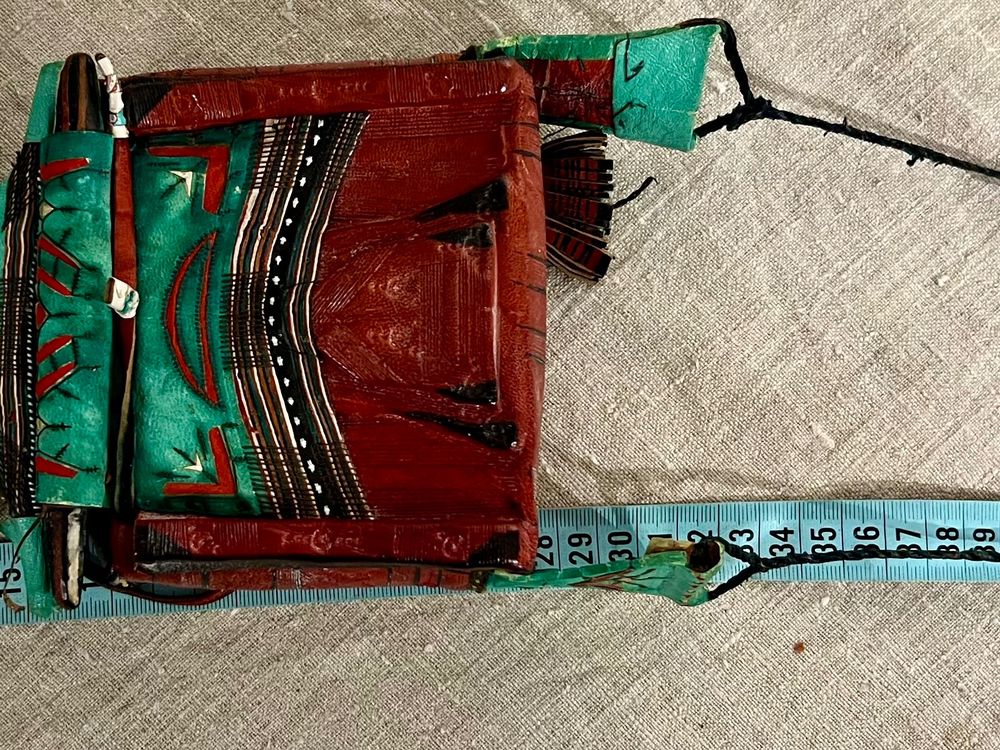 Pochette touarègue en cuir brodé, estampillé, porte talisman | Kaufen