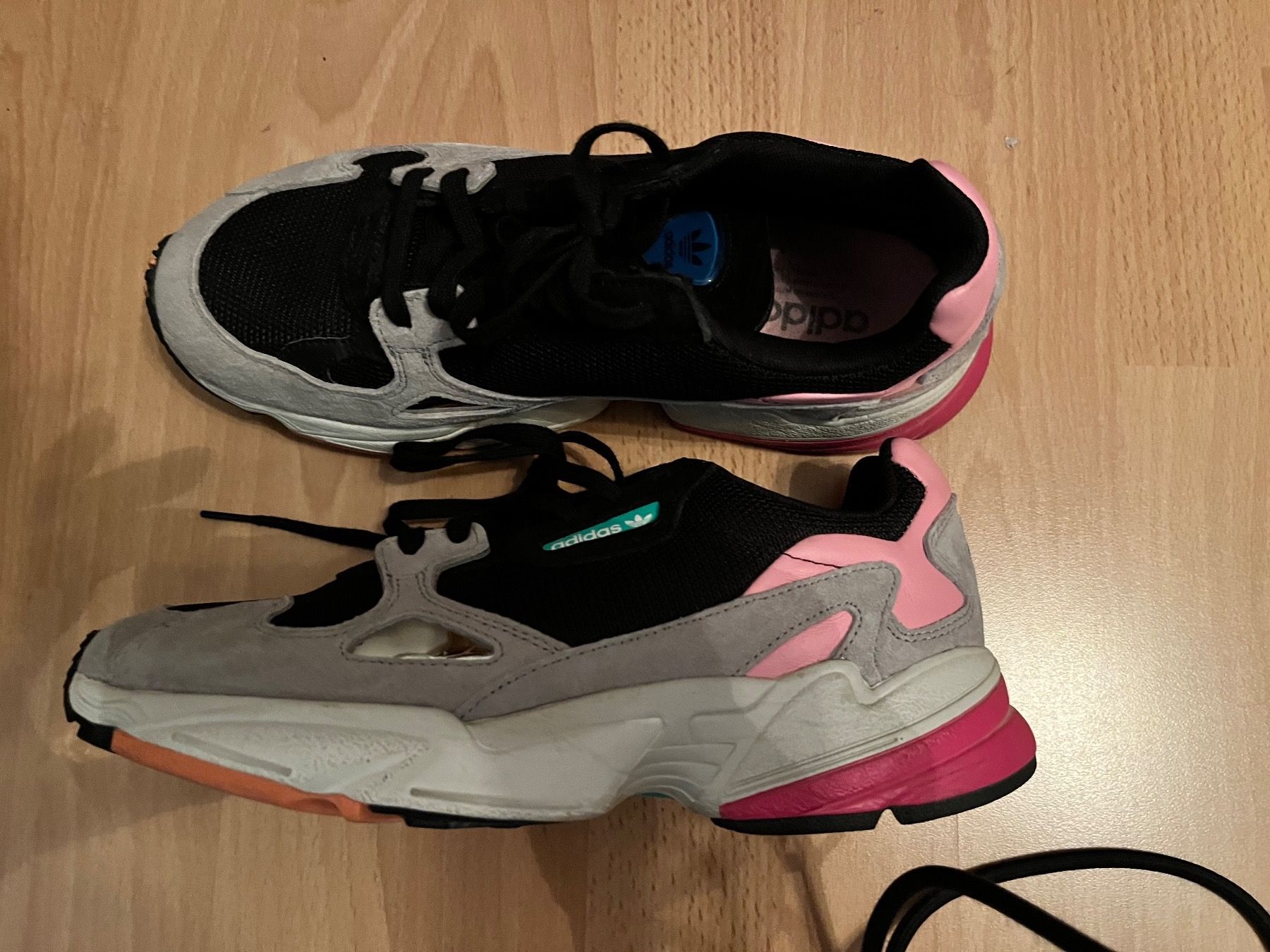 Adidas Damenschuhe: Adidas Sneaker – Gebraucht aus Zell ZH von Spring1509 1
