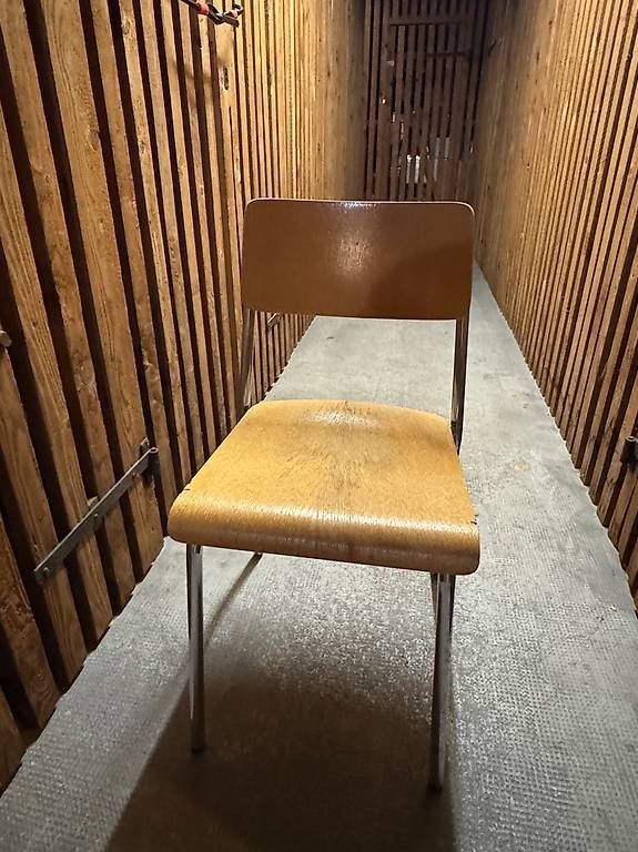 Chaises: 9 chaises empilables – D'occasion à Genève par guner 1