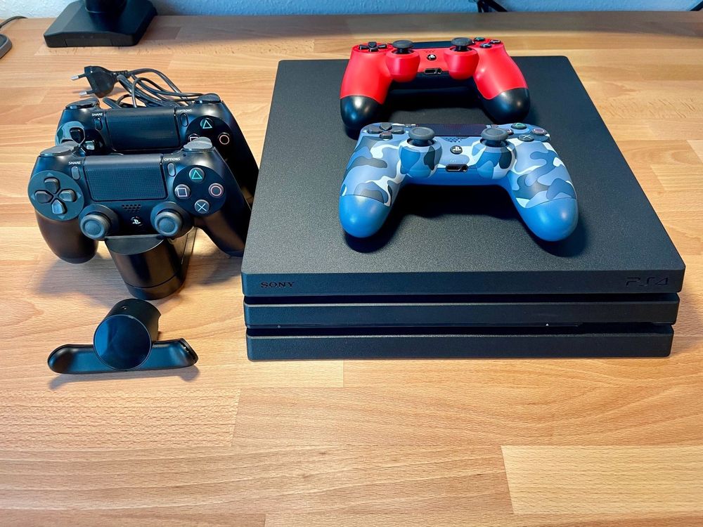 Playstation 4 Pro 1 TB + 4x DualShock 4 Kaufen auf Ricardo