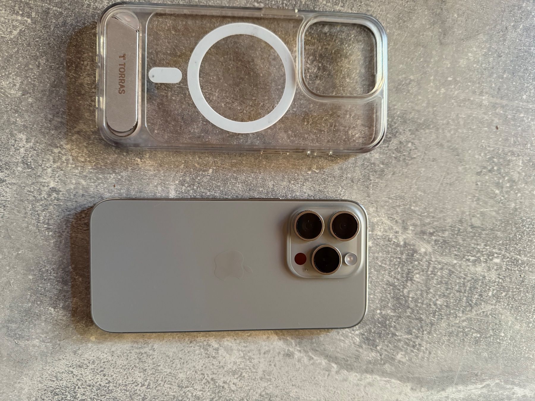 Apple Telefoni cellulari / Smartphones: iPhone 15 pro – Usato da Sonceboz-Sombeval venduto da clo_g9wl