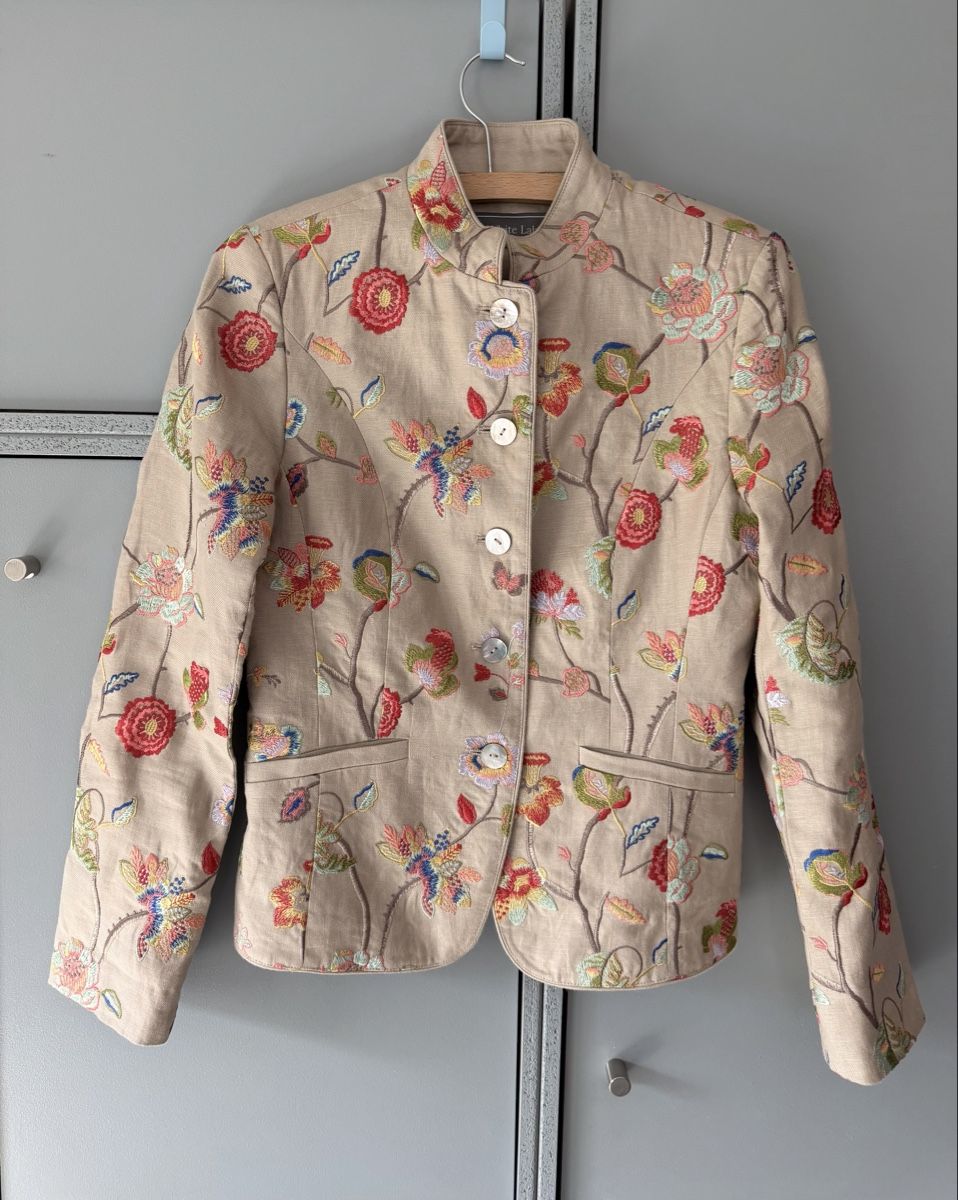 Giacche: Bestickte Leinenjacke von Breuninger White Label 36 – Usato da Einsiedeln venduto da kalliopee