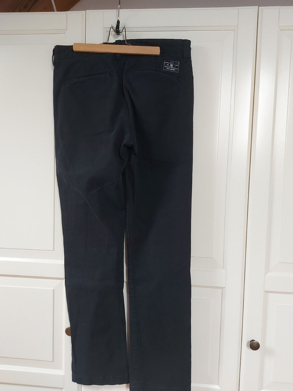 Pantaloni: schwarze Chinohose 30/32 – Usato da Lotzwil venduto da sarah._g 1