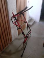 Porte-vélos sur coffre auto, rouge, parfait pour l'été!