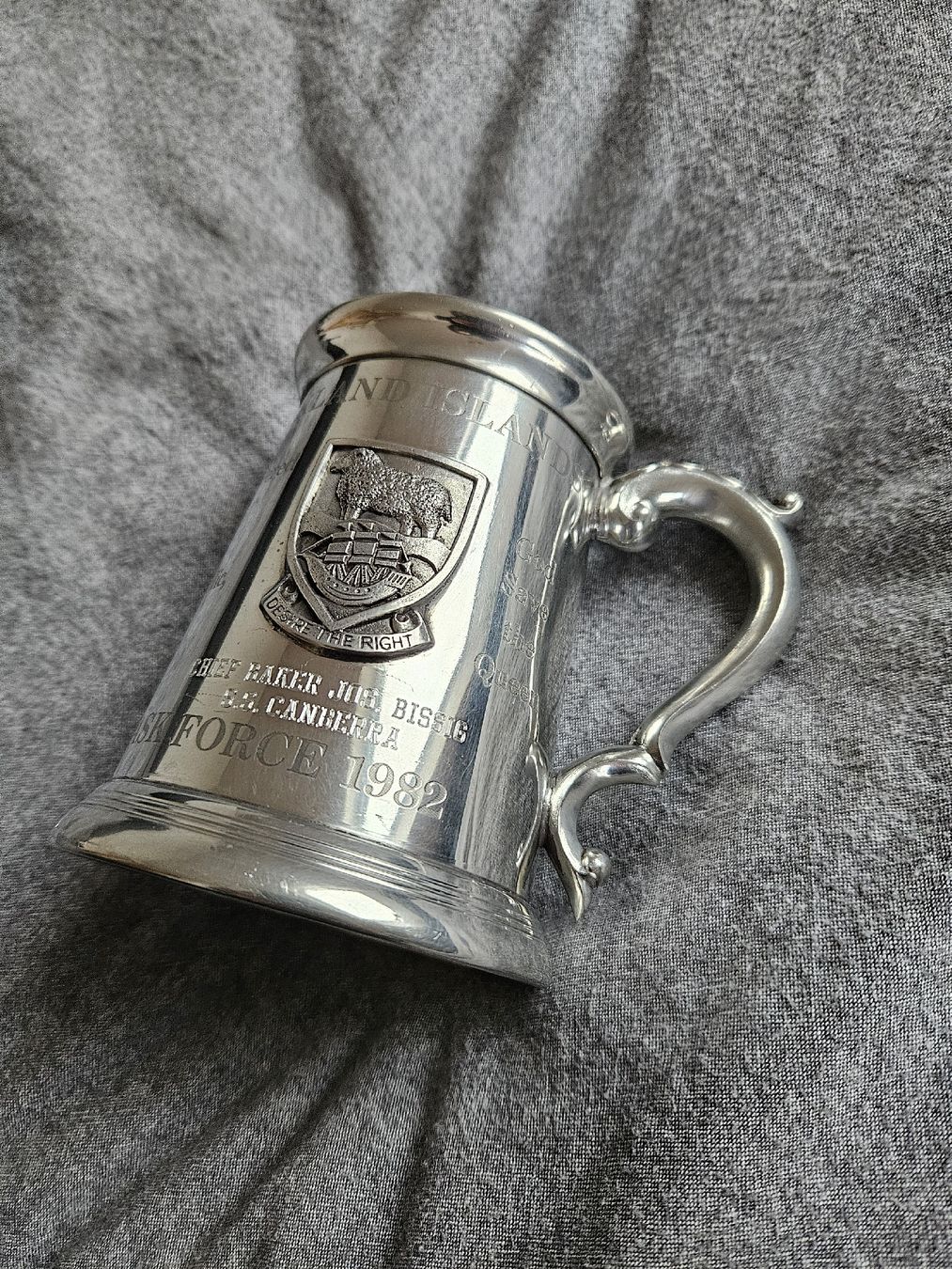 Altre raccolte & rarità: Navy Task Force Tankard Falklandkrieg 1982 – Usato da Neuenkirch venduto da Trouvaillix