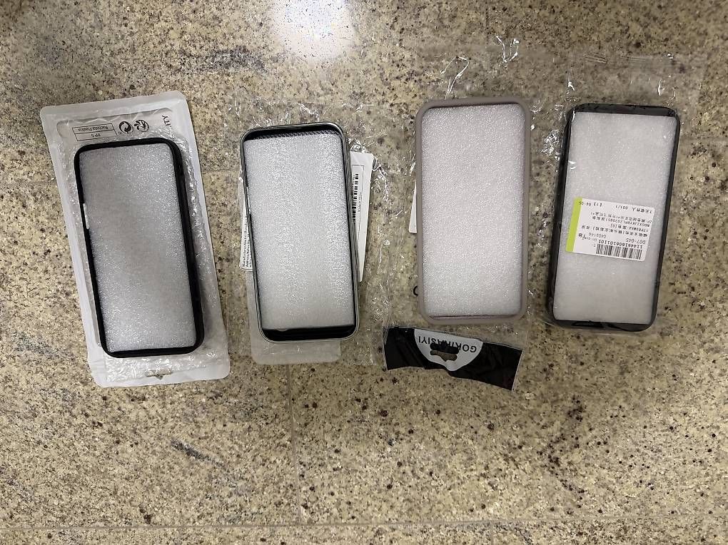 Covers & Schutzfolien: 4x iPhone 17 Pro Max Hüllen  neu – Gebraucht aus Zürich von meti1975 3