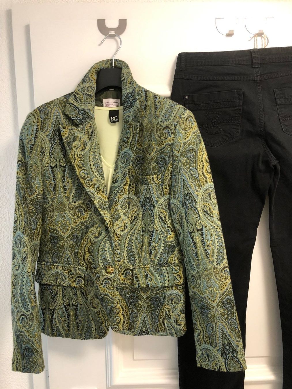 Lotti di vestiti: Blazer mit Jeanshose und Shirt – Usato da Hergiswil NW venduto da redrose51 1