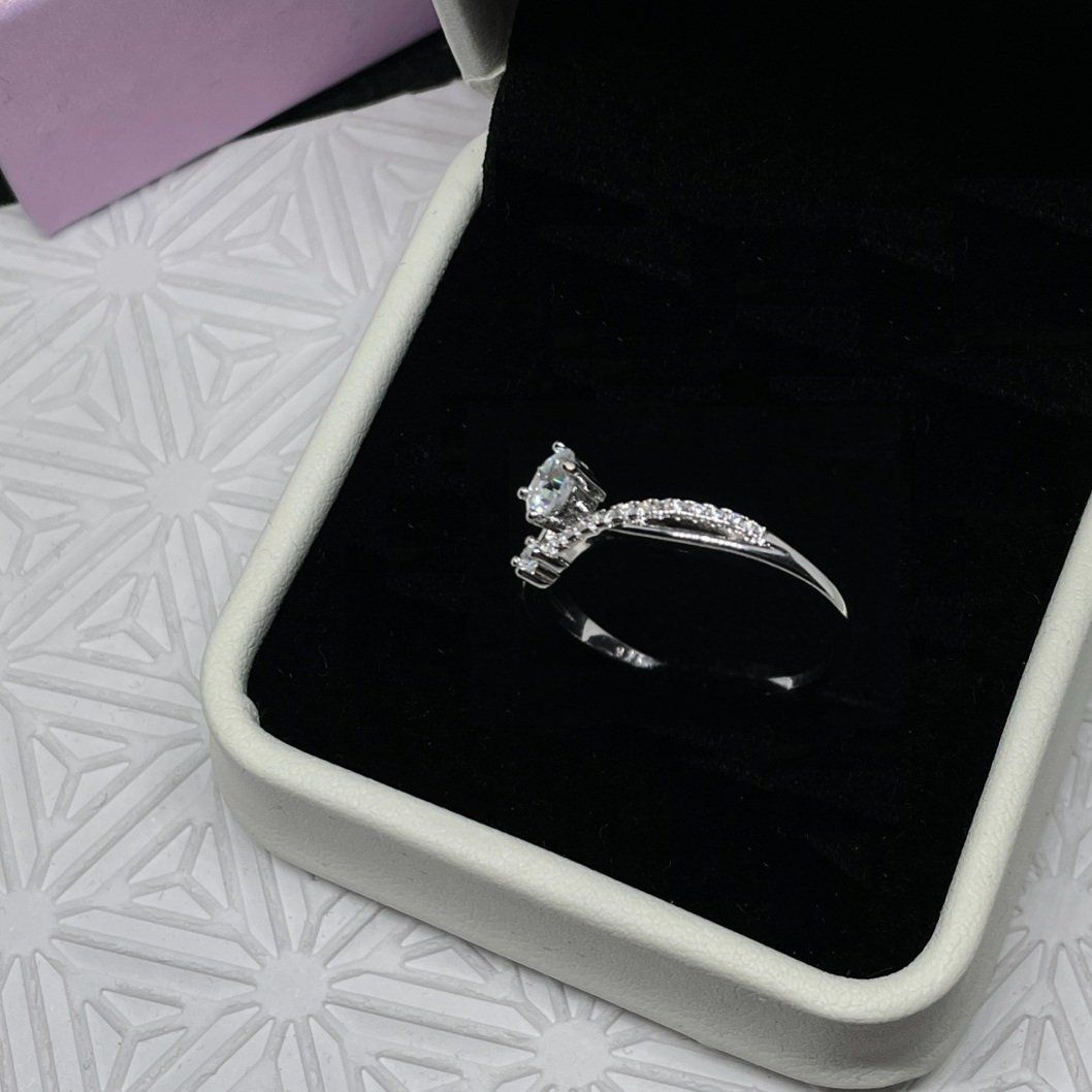 Ringe: Moissanite Ring, Silber 0.5ct - Gr. 62 Zertifikat – Neu (gemäss Beschreibung) aus Thun von Creative-Art-Tess 2