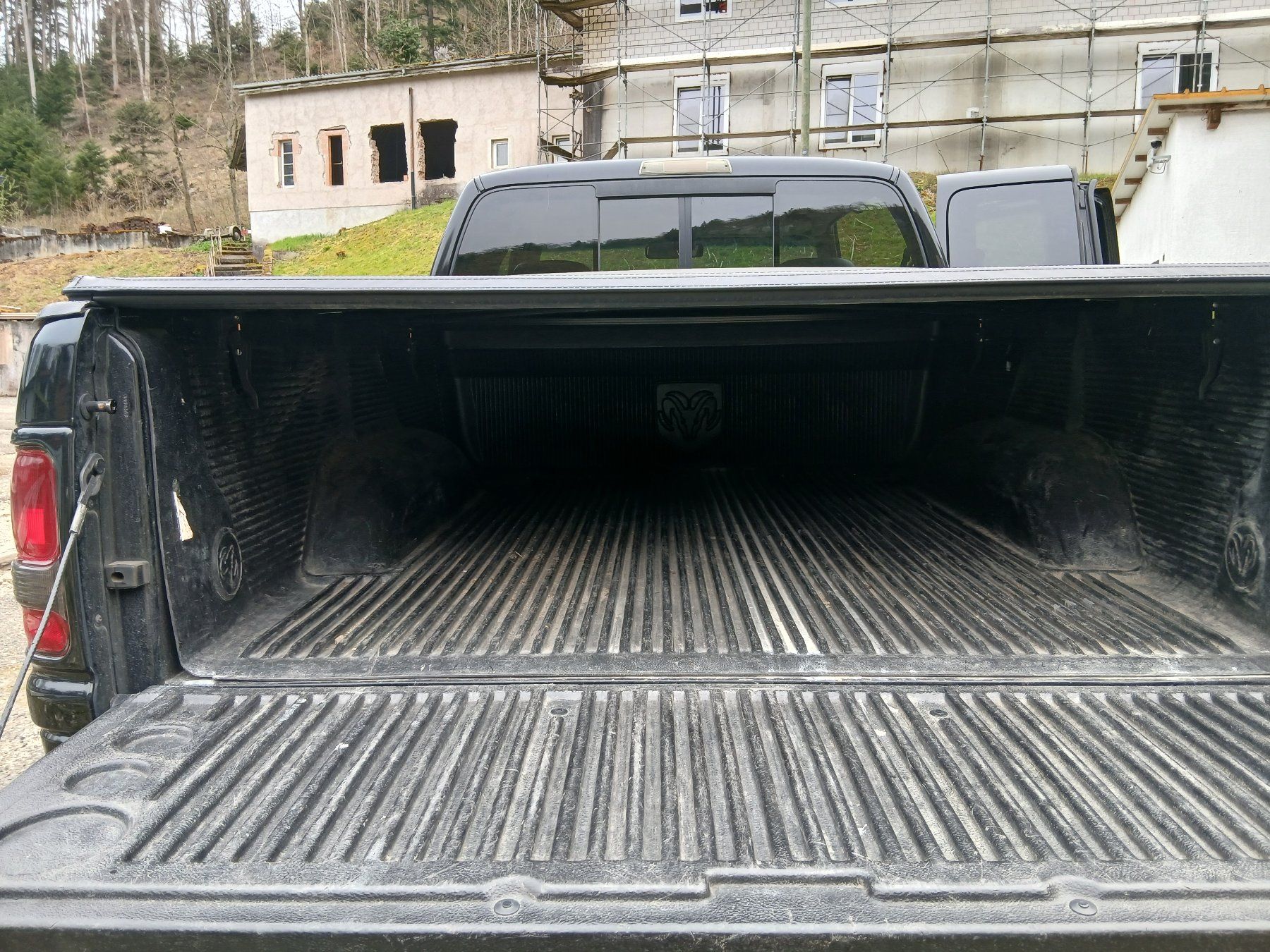 Dodge Autos: Dodge Ram 4x4, 5,9 l,  Unfallfahrzeug – D'occasion à Grellingen par zue_2fxh 7