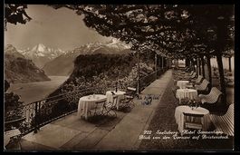 AK Seelisberg, Hotel Sonnenberg mit Blick auf Bristenstock