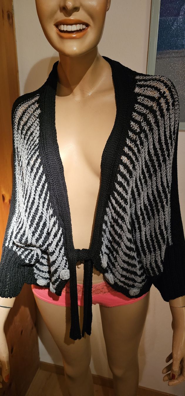 Giacche: Schwarze Strickjacke, Grösse unisize, neu – Nuovo (secondo la descrizione) da Ferden venduto da jemyce