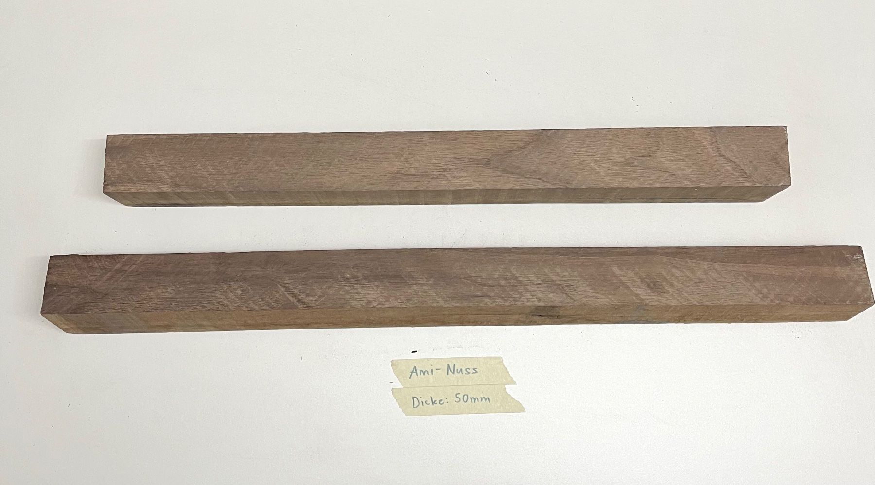 Articoli in legno: Nussbaum Holz-Stücke – Usato da Weinfelden venduto da Kathydoes 2