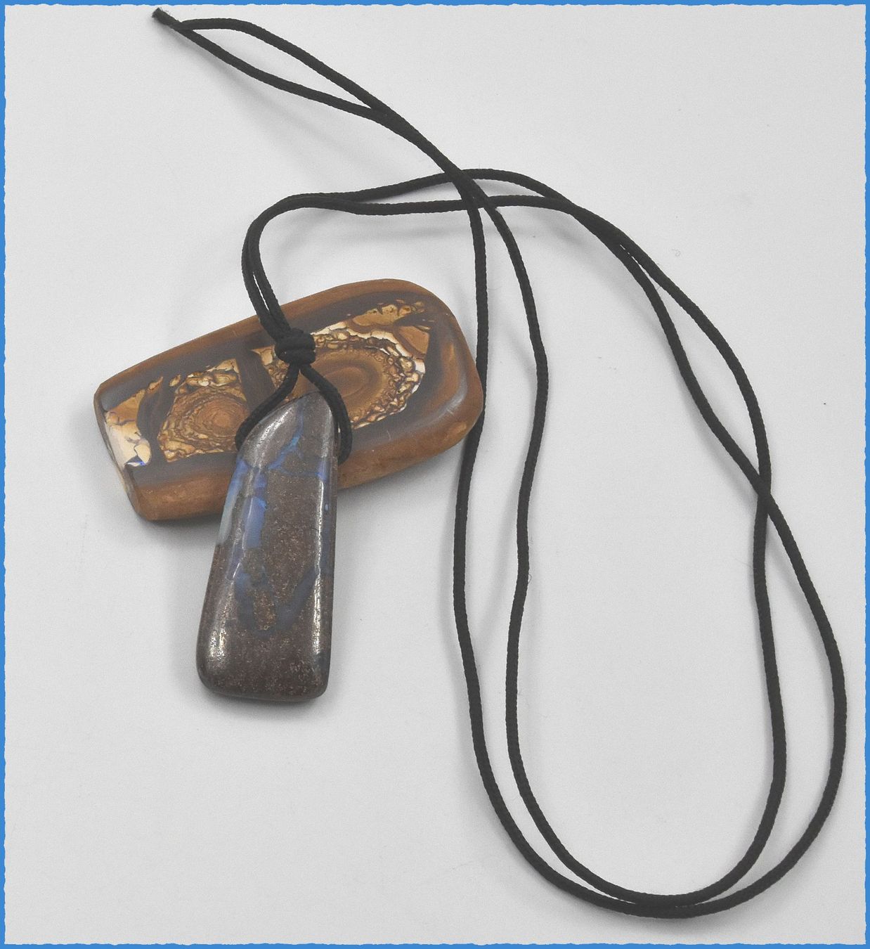 Ciondoli: ♛ Boulder Opal Anhänger mit Nylonband – Nuovo e nell'imballaggio originale da Oberglatt ZH venduto da Hot-Spot 1