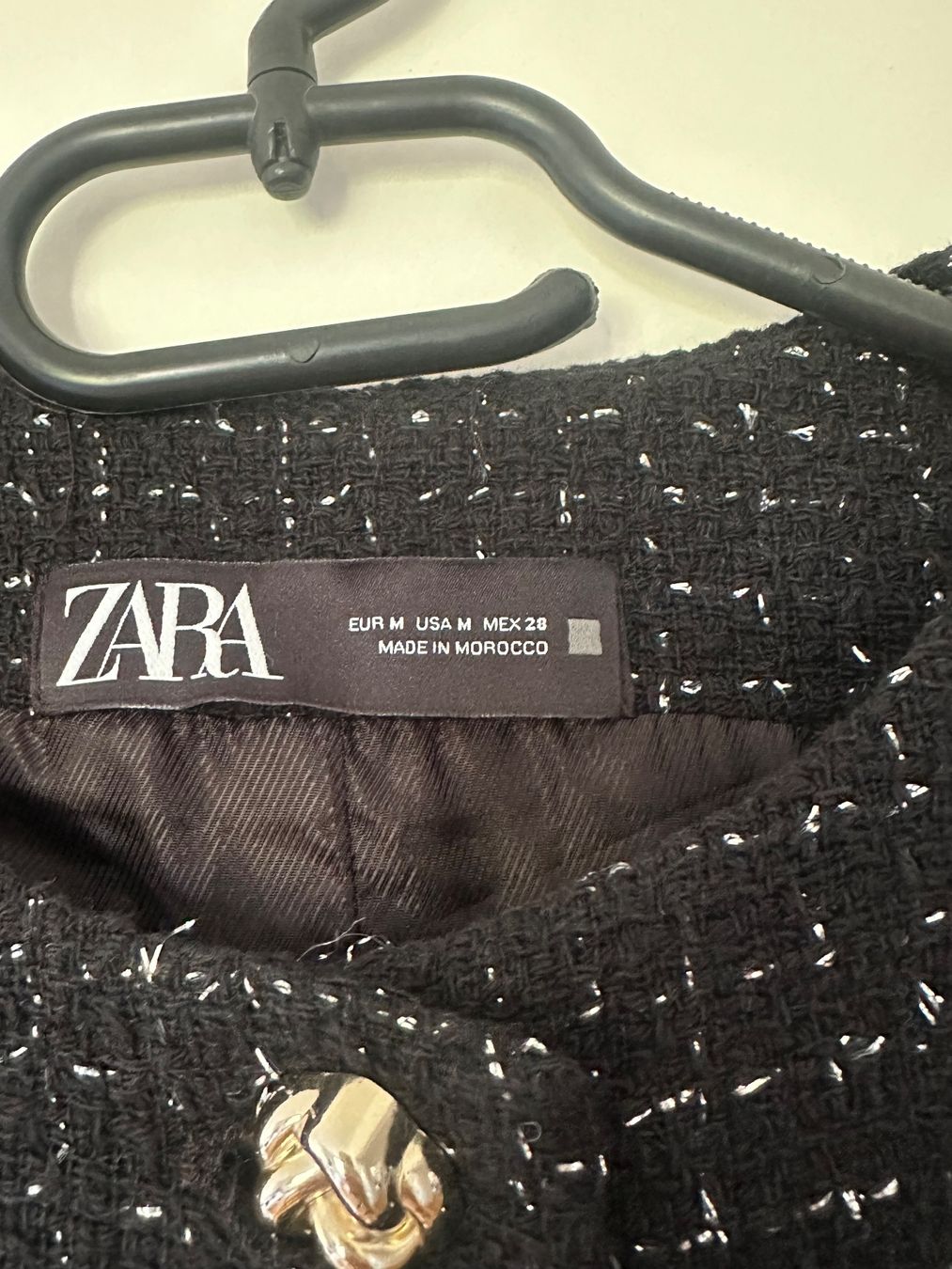 Tops: Zara Top schwarz mit goldigen Knöpfen – Gebraucht aus Zürich von ong8 2