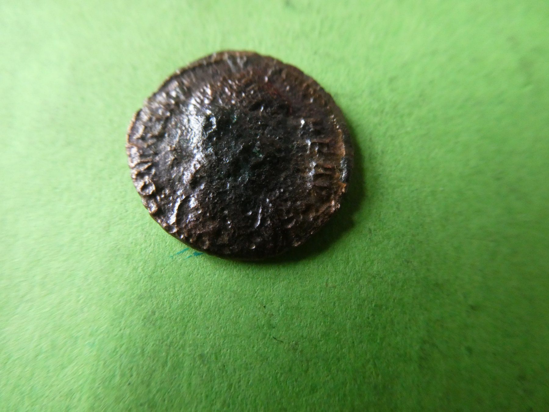 Tutti le monete: uralte Bronzemünze   15 mm     1.44 g – Usato da Hinterforst venduto da Rohusri