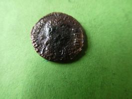 uralte Bronzemünze   15 mm     1.44 g