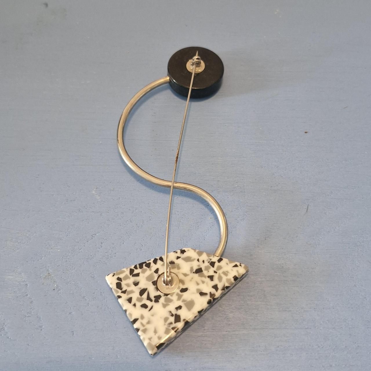 Spille & Fermagli: broche noire et blanche  – Usato da Neuchâtel venduto da yas_zdb7 1