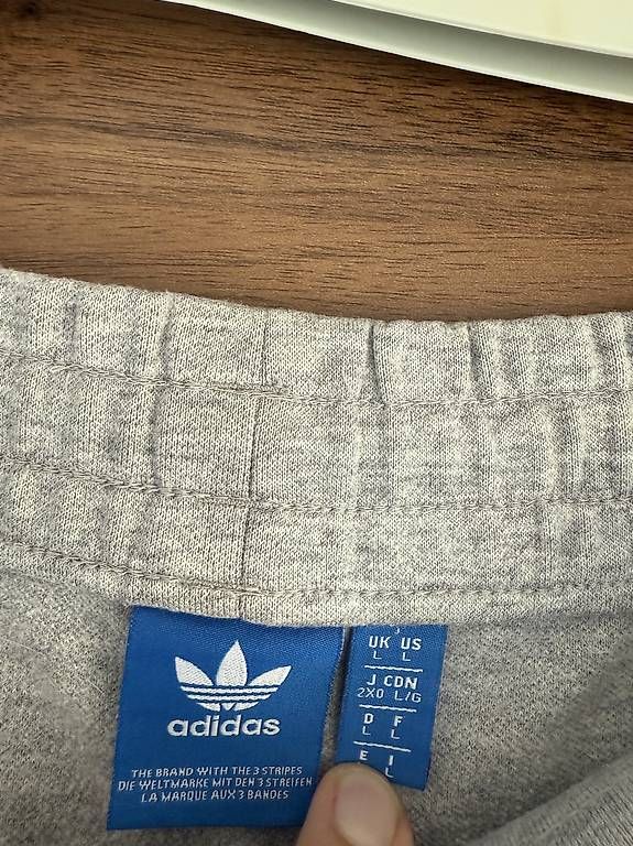 Pantaloni: Adidas Trainerhose – Usato da Egnach venduto da hrid 2