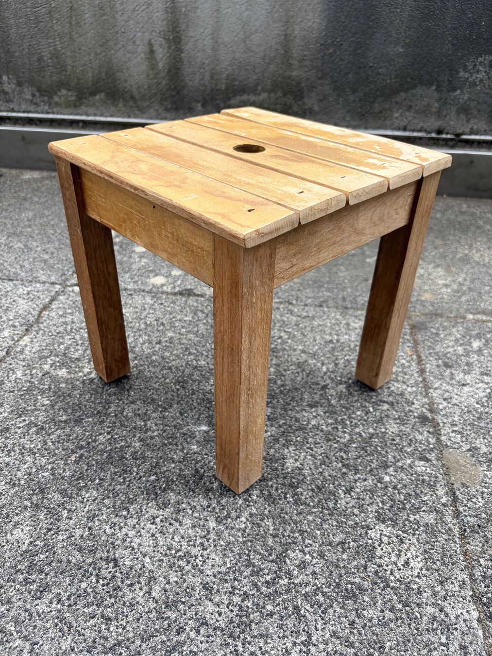 Sgabelli: Ancien Tabouret en Bois Massif – Usato da Vallamand venduto da Bricbracbroc82 1