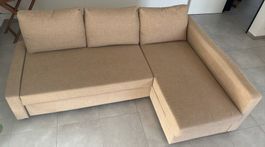 Canapé d'angle IKEA FRIHETEN beige avec fonction lit, en bon