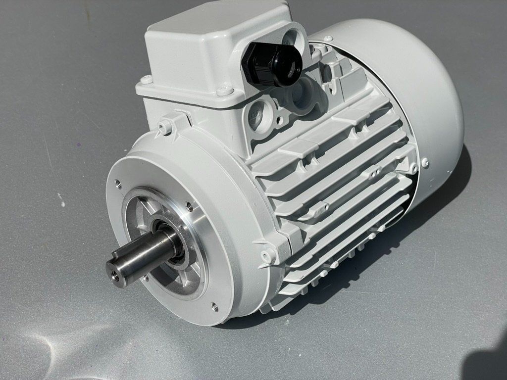 Motori: GIRTEC Elektromotor 1.1 kW – Usato da Utzenstorf venduto da cindarella02 3