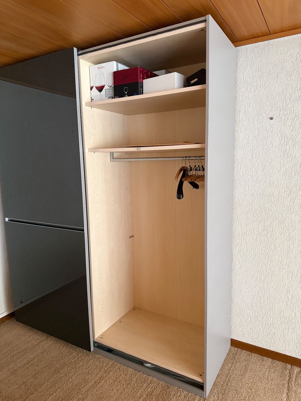 Armadi: Grosszügiger Wandschrank – Usato da Hausen AG venduto da eri_6ndx 4