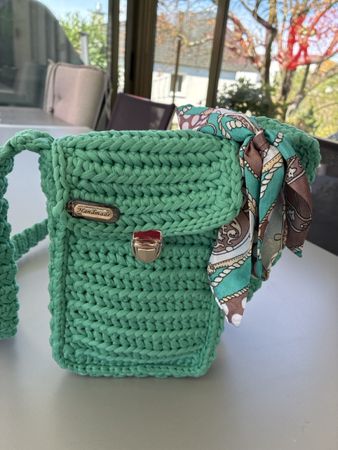 Gehäkelte Tasche mintgrün mit Tuch neuwertig