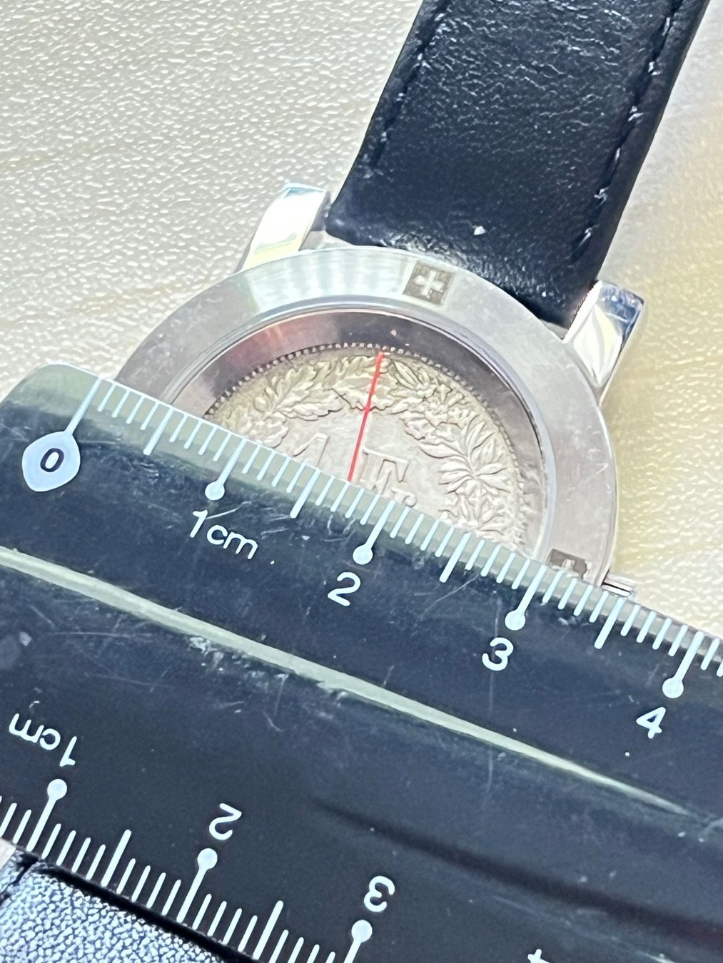 Orologi: Uhr mit Schweizer Münz-Zifferblatt, schwarz Lederarmband – Usato da Grenchen venduto da chththl 3
